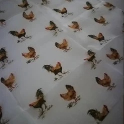 Mitteltischdecke mit zarter, filigraner Stickerei