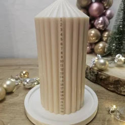 Moderne Adventskalender Kerze XXL Rapswachs I Gerillte Säulenkerze mit Zahlen I Vegane Weihnachtsdeko I Nachhaltiges Ges