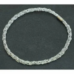 moderne Damen-Halskette gehäkelt - in sich verdreht - aus Silberdraht, Silberdrahtschmuck von bcd manufaktur