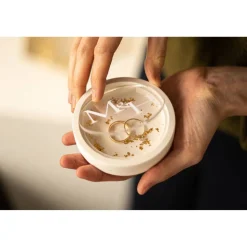 Moderne Ringbox mit personalisierter Acryl-Scheibe | Ein besonderes Accessoire für Deine Hochzeit | Ringkissen