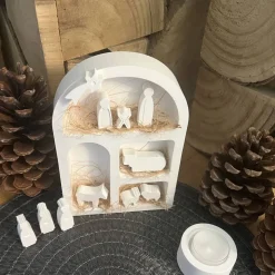 moderne Weihnachtskrippe aus Raysin im Fensterbogen - elegante Weihnachtsdeko Weihnachtsfiguren Heilige Familie Advent