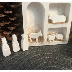 moderne Weihnachtskrippe aus Raysin im Fensterbogen - elegante Weihnachtsdeko Weihnachtsfiguren Heilige Familie Advent