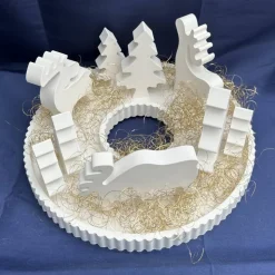 Moderner Winterkranz mit Elchen & Tannen – handgefertigte Weihnachtsdeko in Weiß mit Goldakzenten