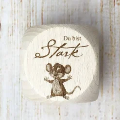 Motivationswürfel aus Holz um das Selbstbewusstsein vom Kind zu stärken und positiv zu beeinflussen