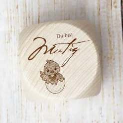 Motivationswürfel aus Holz um das Selbstbewusstsein vom Kind zu stärken und positiv zu beeinflussen