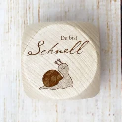 Motivationswürfel aus Holz um das Selbstbewusstsein vom Kind zu stärken und positiv zu beeinflussen