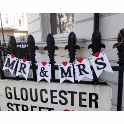 Mr & Mrs Girlande zur Hochzeit auf Wunsch personalisiert mit Wunschnamen Wimpelkette mit Namen