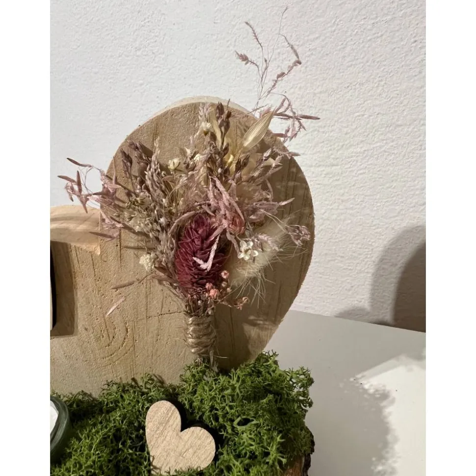 Muttertagsgeschenk Muttertag Mamatag Geschenk mit Trockenblumen auf einer Baumscheibe