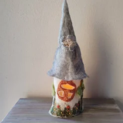 Nachtlicht "Zwergenhaus"" inkl. LED Kerze, creme-bunt, handgefilzt & bestickt