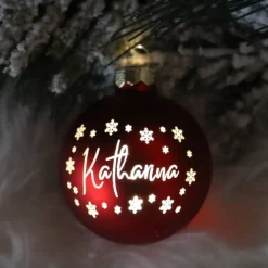 Name & Schneeflocke - Personalisierte Weihnachtskugel mit Lasergravur