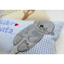 Namenskissen Taufkissen Kuschelkissen Kindergartenkissen Geburtsgeschenk  Otter Babyotter Fischotter Kuschelotter