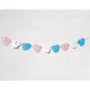 Niedliche Baby Girlande Gender Reveal Rosa, Blau und Weiß Babyfüße