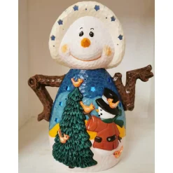 Niedliche Schneefrau mit Landschaft