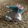 Niedliches Weihnachtsauto aus Beton, mit kleinem Tannenbaum, 5 cm