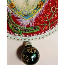 Nikolaus- und Weihnachtsdekoration als Kunst zum Aufhängen mit Stickereien und Verzierungen. Handgemacht und besonders!