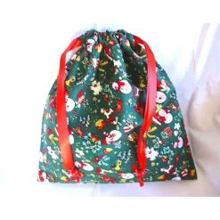 Nikolaussäckchen in grün mit schönen Weihnachtsmotiven genäht von Hobbyhaus