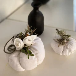 Nostalgie Kürbisse aus weißem Leinen – Herbstdeko im Landhausstil, 2er Set