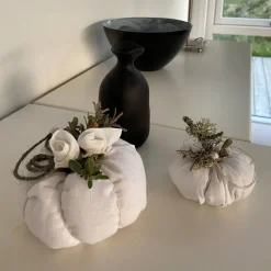 Nostalgie Kürbisse aus weißem Leinen – Herbstdeko im Landhausstil, 2er Set