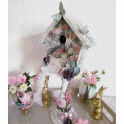 Nostalgisch dekoriertes wunderschönes Deko-Vogelhaus