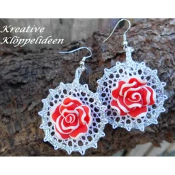 Ohrringe handgeklöppelt mit Rosen aus Polymer Clay