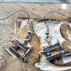 Ohrringe silberfarbene Nähmaschine Hängerchen