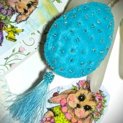 Ornament blau Krone Unikat Perlenstickerei handgemacht Prunkei pompös handmade Wohneko