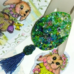 Ornament grün blau Unikat Perlenstickerei handgemacht Prunkei pompös handmade Wohndeko