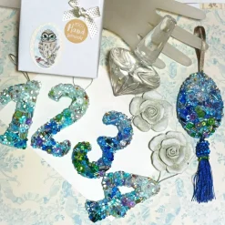 Ornament grün blau Unikat Perlenstickerei handgemacht Prunkei pompös handmade Wohndeko