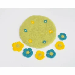 OSTERDEKO * OSTERWIESE MIT 6 BLÜTEN * 100 % WOLLE * GRÜN/GELB/BLAU * DEKORATION TISCH/NEST/WOHNUNG *