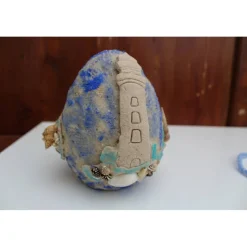 Osterdeko AM STRAND witzige Gestaltung auf einem Keramikei Ostergeschenk Künstler-Ei Osterei maritime Osterdekoration