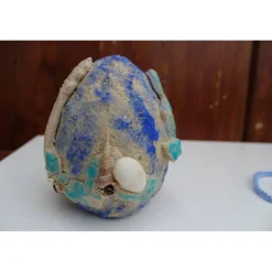 Osterdeko AM STRAND witzige Gestaltung auf einem Keramikei Ostergeschenk Künstler-Ei Osterei maritime Osterdekoration