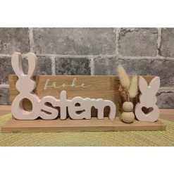 Osterdeko aus Holzklötzchen mit Schriftzug „Ostern“ & Hase aus Raysin – liebevolle Frühlingsdeko