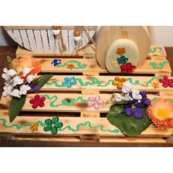 Osterdeko BLUMENWIESE  Collage auf einer kleinen Holzpalette Osterdekoration Osterhase Osterei Blüten Blumen Ostern