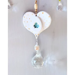 Osterdeko für Fenster hängend, mit handgefertigter Keramik und Sonnenfänger Kristallen, Osterdeko skandinavisch