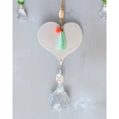 Osterdeko für Fenster hängend, mit handgefertigter Keramik und Sonnenfänger Kristallen, Osterdeko skandinavisch