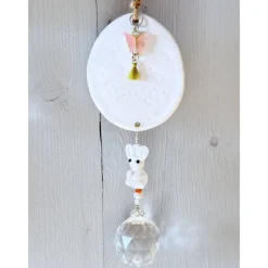 Osterdeko für Fenster hängend, mit handgefertigter Keramik und Sonnenfänger Kristallen, Osterdeko skandinavisch