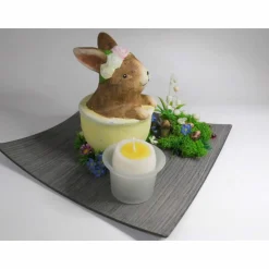 Osterdeko Hase in der Tasse mit Eikerze – Landhaus Tischdeko für dein Osterfrühstück