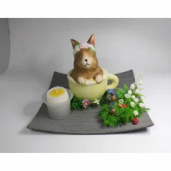 Osterdeko Hase in der Tasse mit Eikerze – Landhaus Tischdeko für dein Osterfrühstück