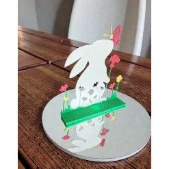 Osterdeko Hase mit Schmetterling – 3D Frühlingsaufsteller aus Kunststoff – Filigrane Tischdeko Ostern –Hasen-Silhouette