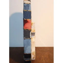 Osterdeko JEANS-EI  Collage auf einem Holzei aus Jeans und Metallplättchen im Shabby-Stil bemalt mit Acrylfarben