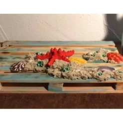 Osterdeko MARITIM  Collage auf einer kleinen Holzpalette Osterdekoration Osterhase Osterei Seestern Muscheln Ostern