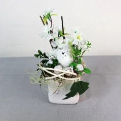 Osterdeko weiß mit Hase, Tischgesteck