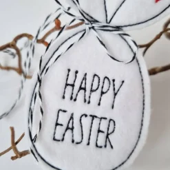 Osterei aus Filz mit "Ohren" - HAPPY EASTER in Druckschrift - von he-ART by helen hesse