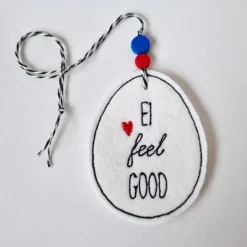 Osterei aus Filz mit zwei Holzperlen - EI feel GOOD - von he-ART by helen hesse