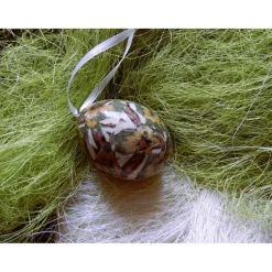 Osterei handgefertigt mit italienisches Buntpapier in Decoupage-Technik beklebt