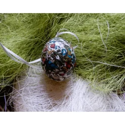 Osterei handgefertigt mit italienisches Buntpapier in Decoupage-Technik beklebt