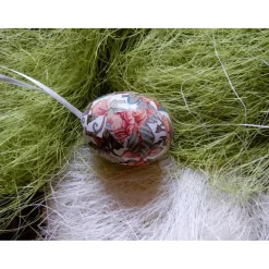 Osterei handgefertigt mit italienisches Buntpapier in Decoupage-Technik beklebt