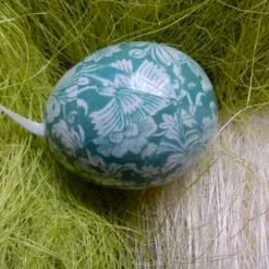 Osterei handgefertigt mit italienisches Buntpapier in Decoupage-Technik beklebt