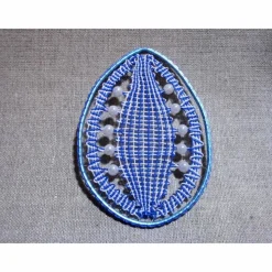 Osterei im Drahtrahmen handgeklöppelt Blau Weiß Unikat Ostern Handarbeit Klöppelspitze