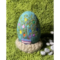 Osterei mit dem Ostebaum Nadelfilzarbeit